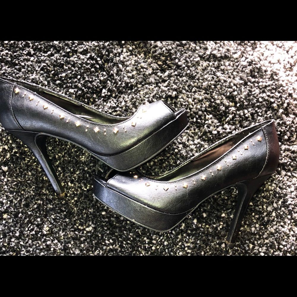 Fioni Black Peep Toe Gold Studded Heels
